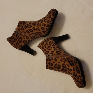 Xappeal Cheetah Booties Size 6.5